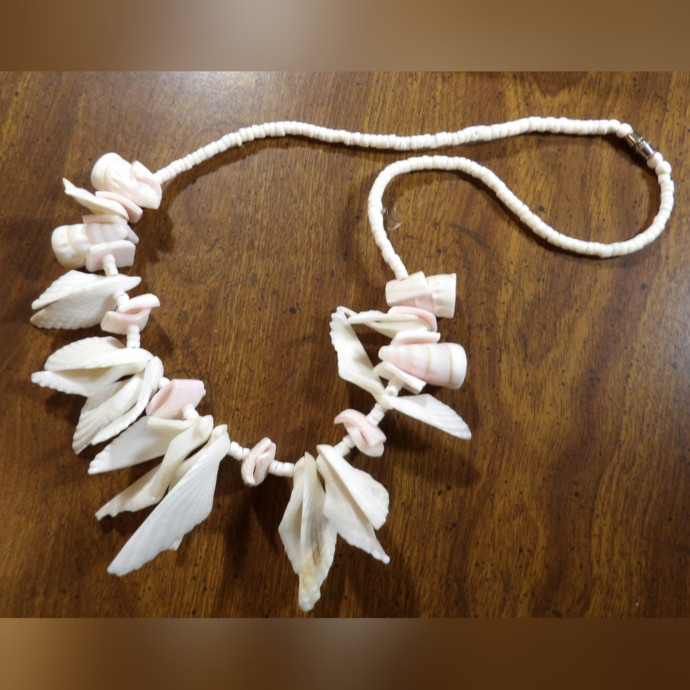 Vintage White and Pink Sea Shells Necklace, Hawaiian Style 22"